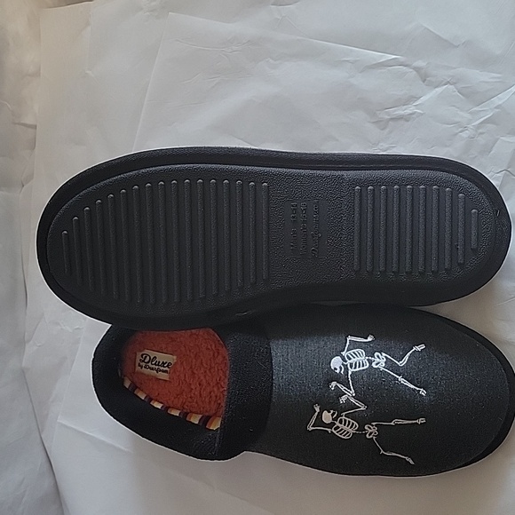 MEN'S DLUXE BY DEARFOAM DANCING SKELTON SLIPPERS NWOT - Picture 3 of 7